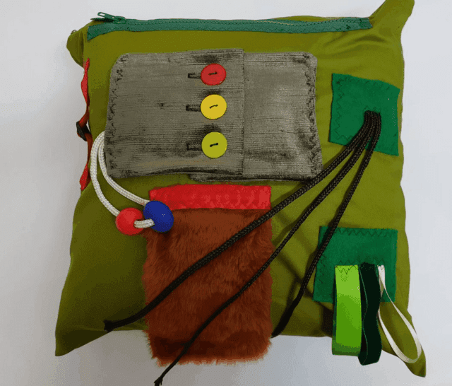 Fiddle Cushion Square #22 Olive